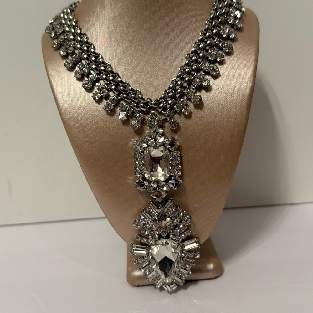 VINTAGE NECKLACE SILVER TONE RHINESTONE PRONG SET MULTI SHAPE STATEMENT DROP - Picture 2 of 10